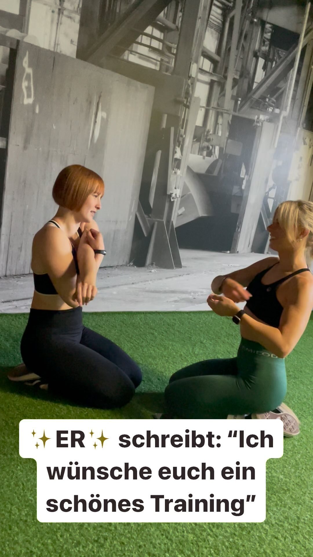 Erstes Bild des Sportshouse-Reels: zwei Frauen trainieren gemeinsam im Studio